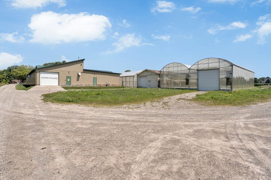 More Photos Of 585 Seacliff Dr, Kingsville Freestanding For Sale