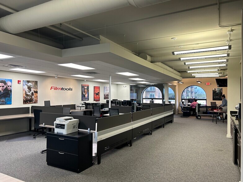 More Photos Of 275 N York St, Elmhurst Medical For Lease