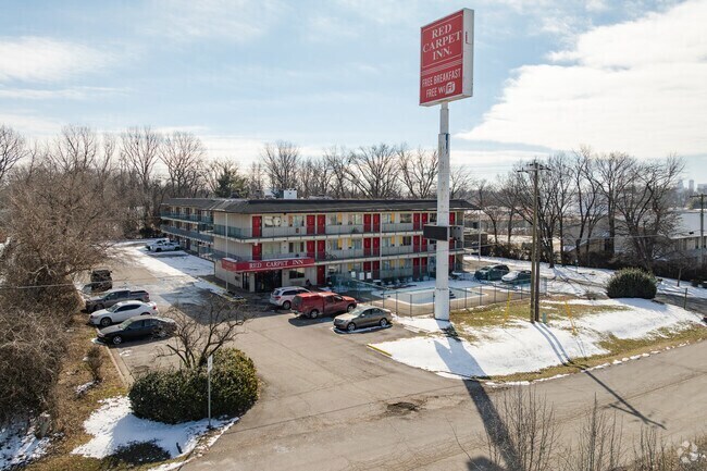 Primary Photo Of 2016 Old Us-31, Jeffersonville Hotel For Sale