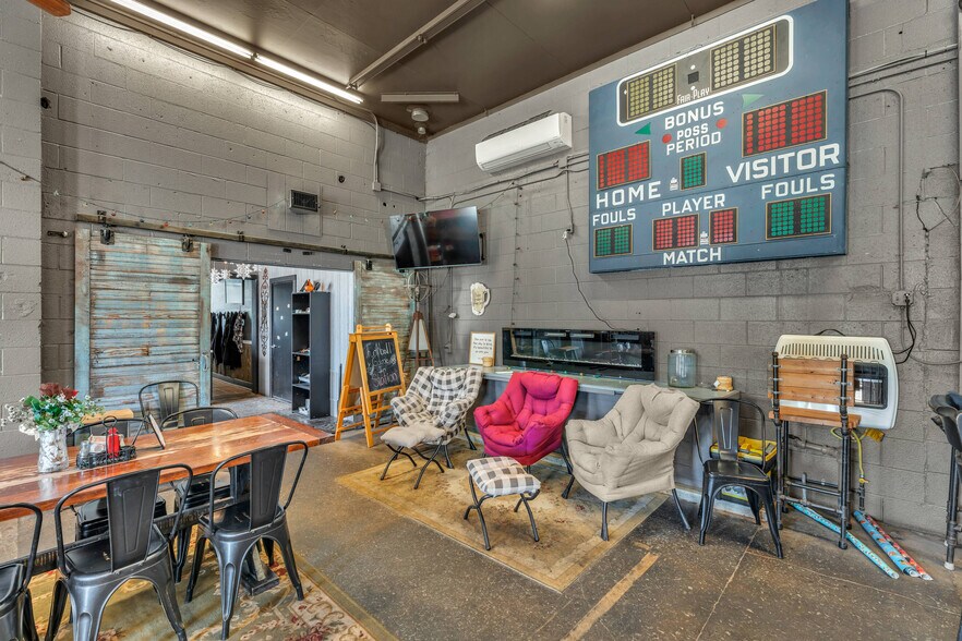 More Photos Of 601 Arizona Ave, Holton General Retail For Sale