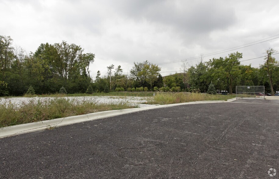 More Photos Of 16W343 83rd St, Burr Ridge Unknown For Lease