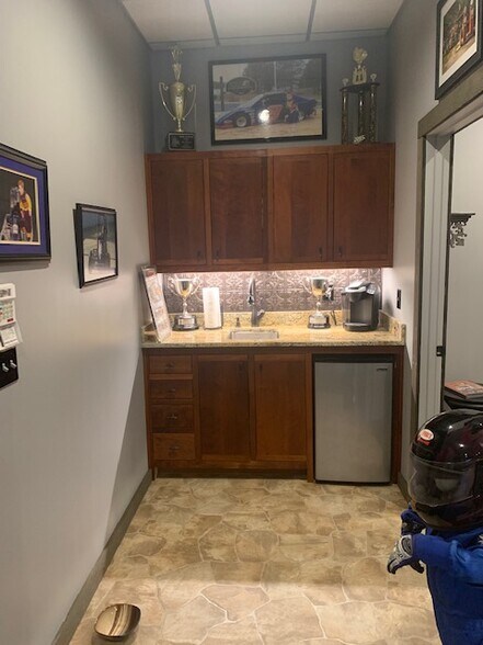 More Photos Of 4271 Calhoun Memorial Hwy, Easley Showroom For Sale