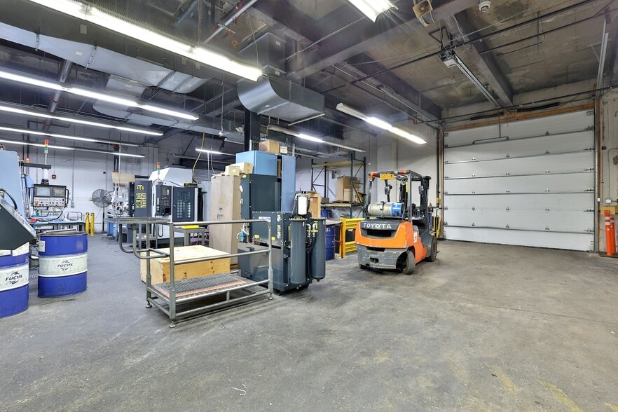 More Photos Of 16 Harrison Ave, Yonkers Warehouse For Lease