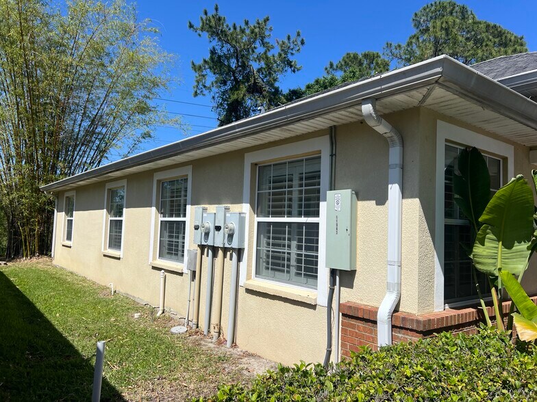 More Photos Of 11041-11043 Countryway Blvd, Tampa Office For Lease