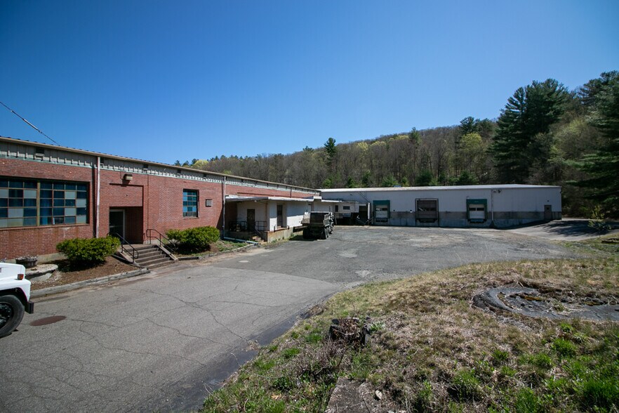 More Photos Of 288 Main St, Monson Warehouse For Lease