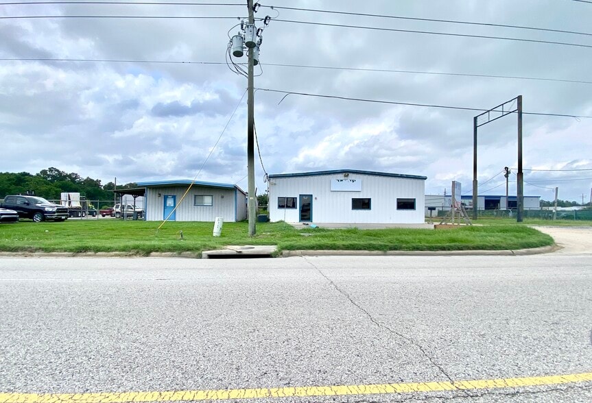 More Photos Of 4770 Washington Blvd, Beaumont Light Distribution For Sale