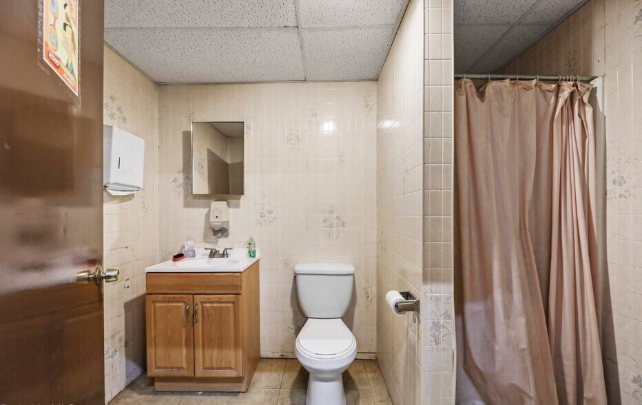 More Photos Of 1260 East St, Pittsfield Freestanding For Sale