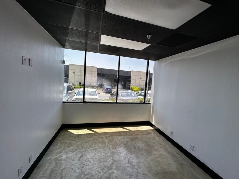 More Photos Of 4425 E Airport Dr, Ontario Light Manufacturing For Lease