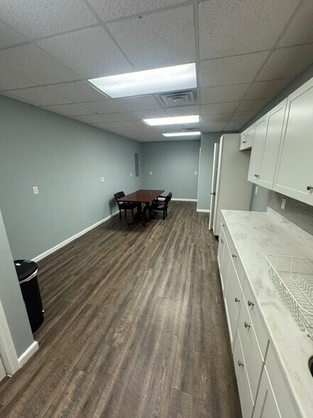 More Photos Of 3208 Pennington Dr, Wilmington Flex For Sale