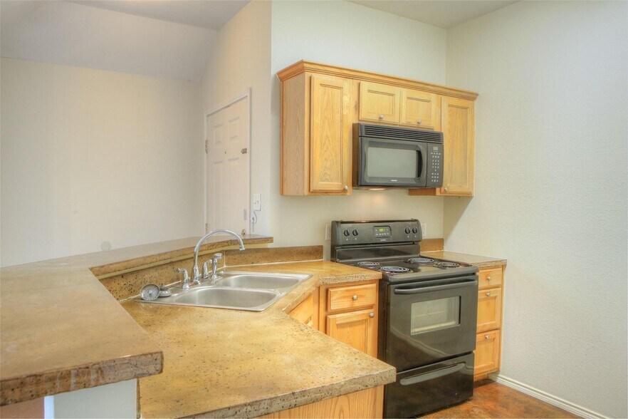 More Photos Of 141 Lindas Creek Ln, Weatherford Multifamily For Sale