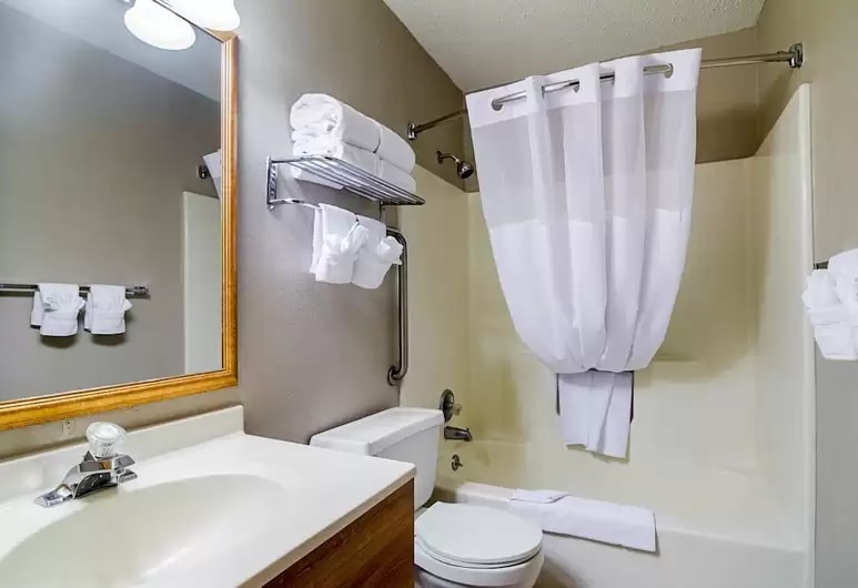 More Photos Of 730 E Jennifer Ln, Sidney Hotel For Sale