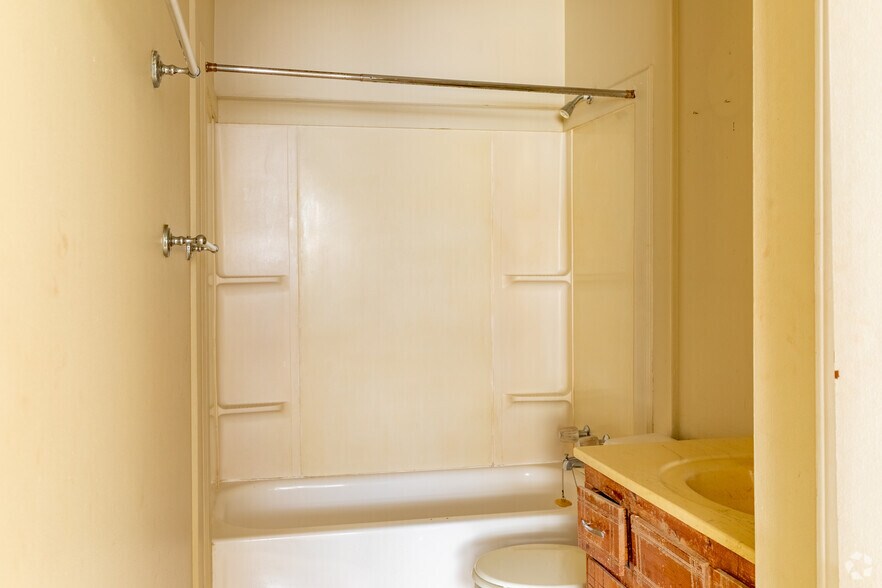 More Photos Of 2605 Ben Hill Rd, East Point Schools For Sale