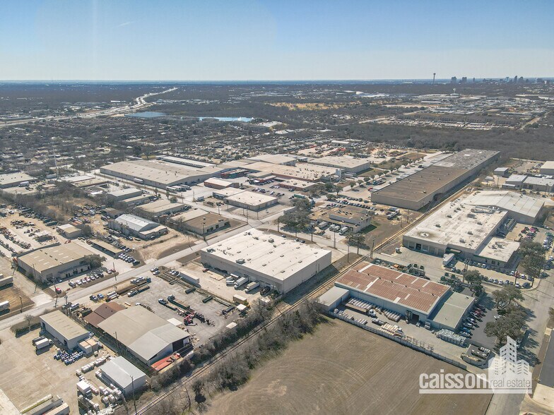 More Photos Of 4311 Director Dr, San Antonio Warehouse For Lease