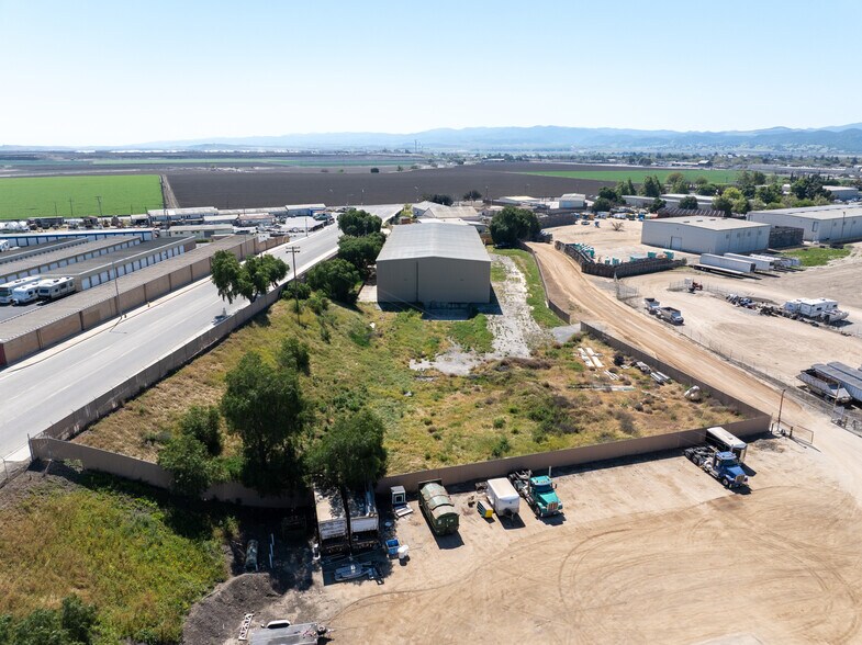 More Photos Of 151-161 Airport Rd, King City Warehouse For Lease
