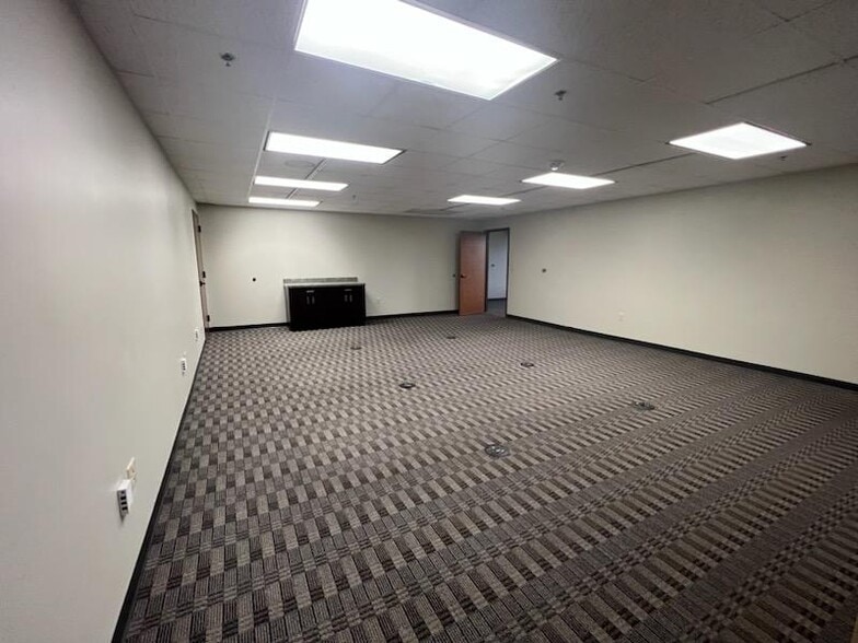 More Photos Of 2020 Carey Ave, Cheyenne Office For Lease