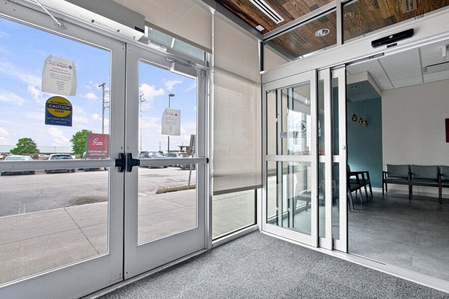 More Photos Of 1019 Charleston Ave E, Mattoon Office For Lease