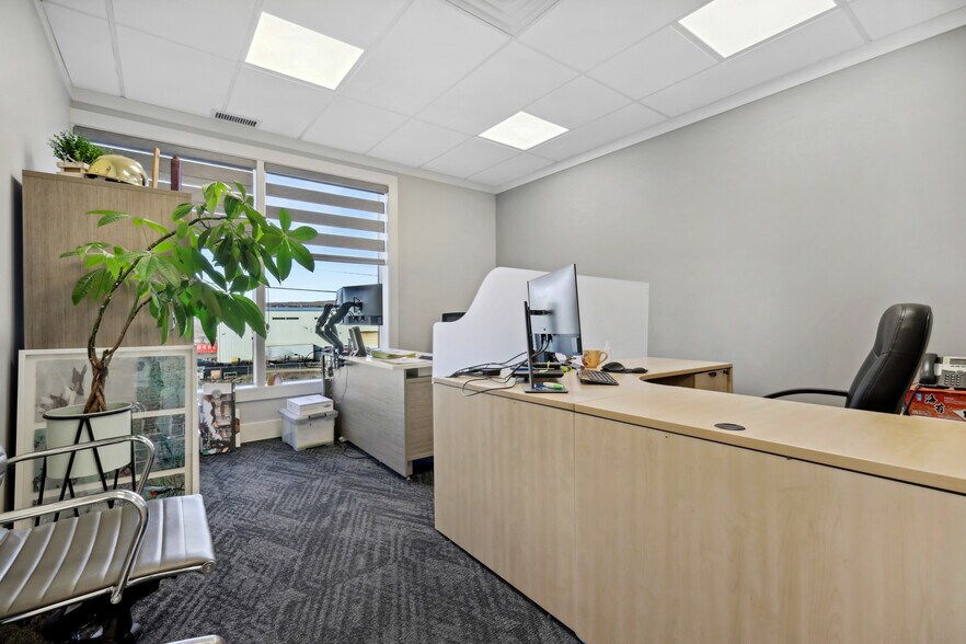 More Photos Of 39 Skyline Cres NE, Calgary Warehouse For Sale