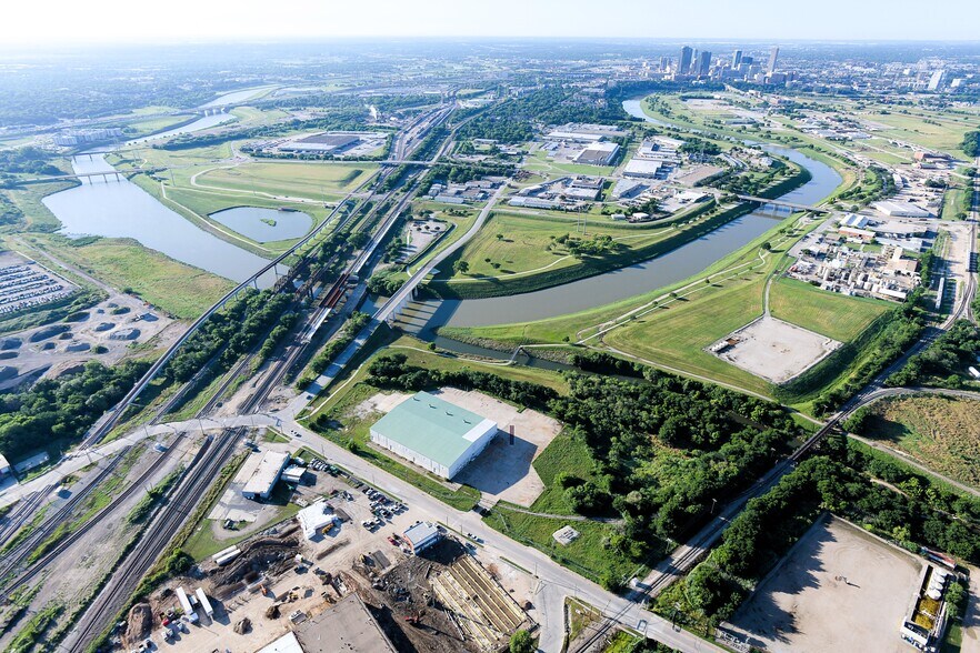 More Photos Of 1100 NE 23rd St, Fort Worth Warehouse For Lease