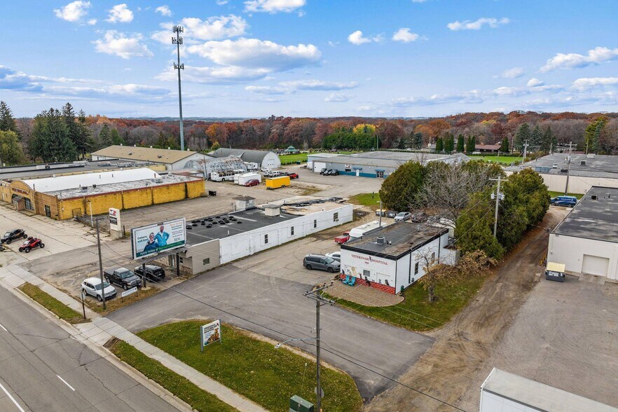 More Photos Of 1940 S Cedar Ave, Owatonna Showroom For Sale