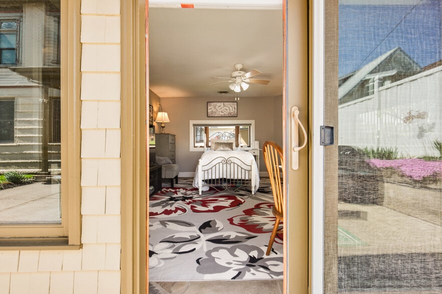 More Photos Of 301 Meyers Ave, Meyersdale Hotel For Sale