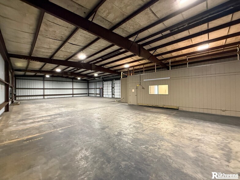 More Photos Of 4017 S Frontage Rd, Plant City Warehouse For Lease