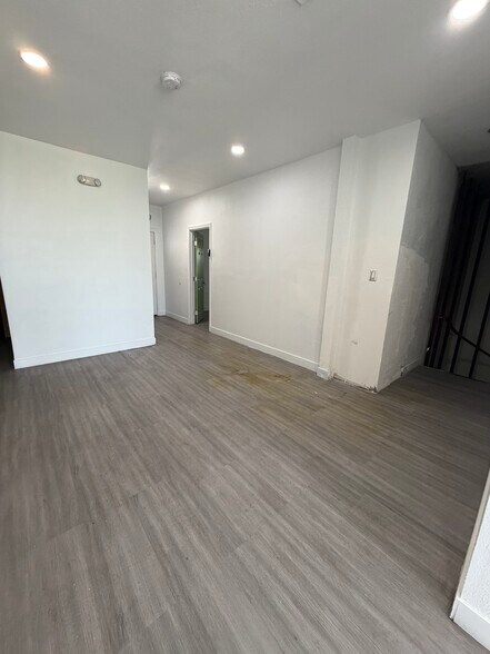 More Photos Of 214 S Maryland Pky, Las Vegas Apartments For Sale