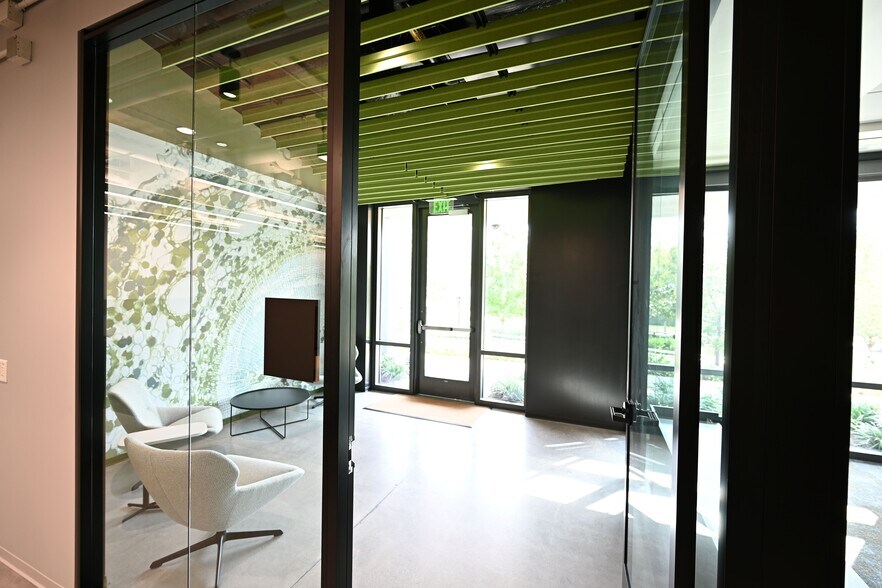 More Photos Of 8800 Technology Forest Pl, The Woodlands Unknown For Lease