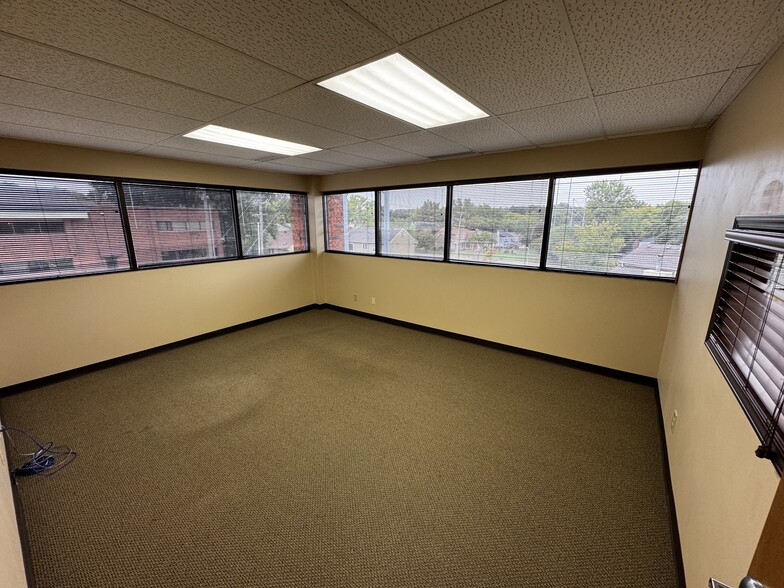 More Photos Of 10300 W 103rd St, Overland Park Unknown For Lease