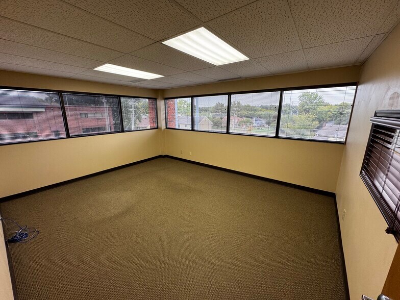 More Photos Of 10300 W 103rd St, Overland Park Office For Sale