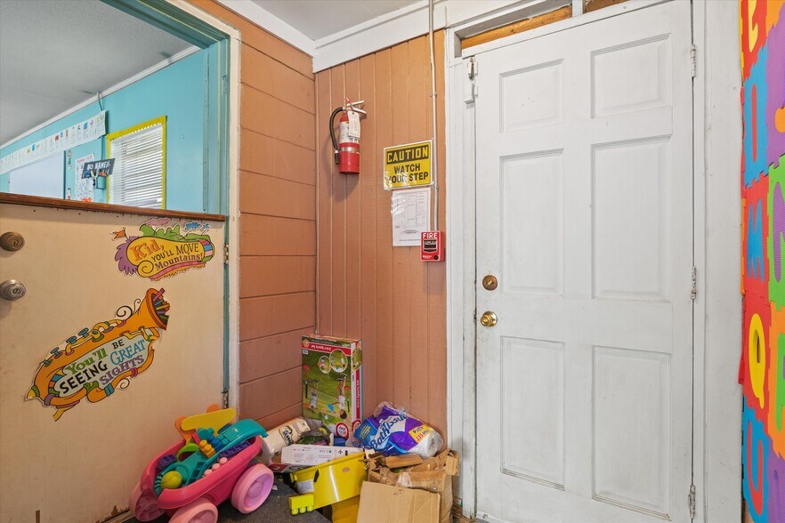 More Photos Of 327 S Adams St, Quincy Daycare Center For Sale