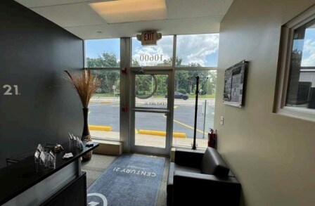 More Photos Of 10600 W Bluemound Rd, Milwaukee Freestanding For Lease