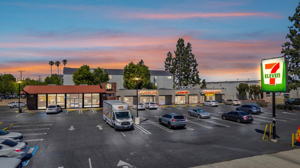 Primary Photo Of 1417 – 1431 1417–1431 W WARNER AVENUE, Santa Ana General Retail For Sale
