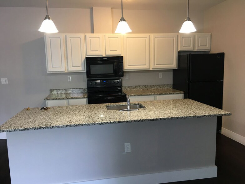 More Photos Of 38036-38044 2nd St, Willoughby Apartments For Lease