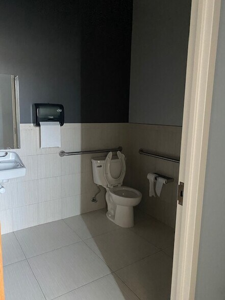 More Photos Of 5200 McDermott Rd, Plano Storefront Retail Office For Lease