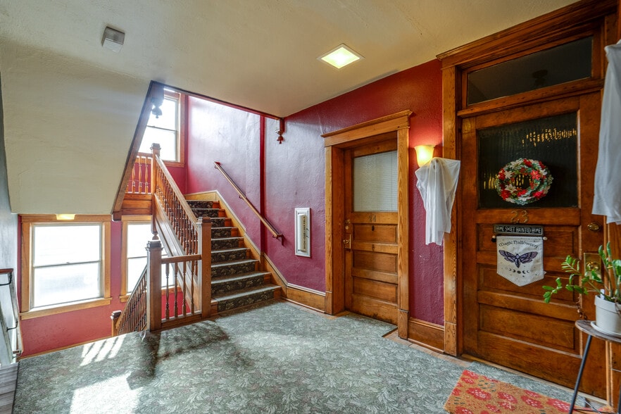 More Photos Of 121-127 E Main St, Ravenna Storefront Retail Office For Sale