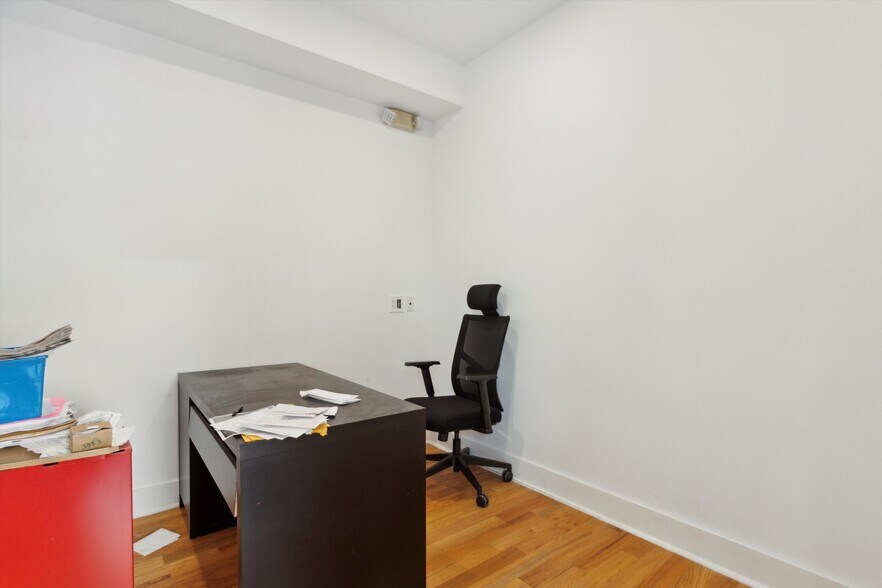 More Photos Of 631 N 12th St, Philadelphia Office Residential For Lease