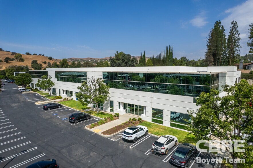 More Photos Of 26025 Mureau Rd, Calabasas Office For Sale