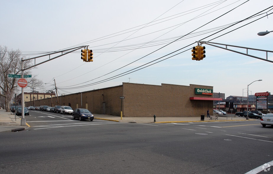 More Photos Of 400-450 Bergen St, Harrison Unknown For Lease