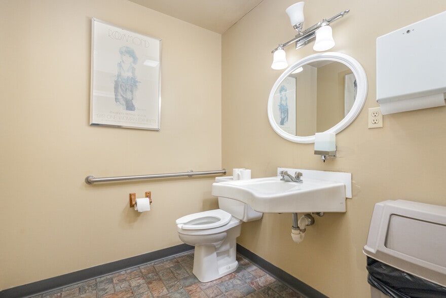 More Photos Of 15220 Kings Hwy, Montross Restaurant For Sale