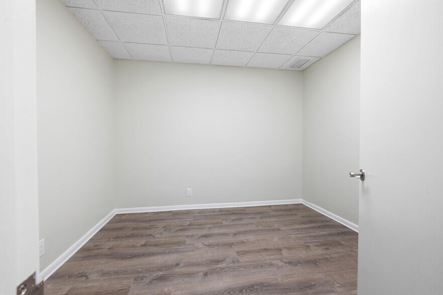 More Photos Of 1701 66th St N, Saint Petersburg Medical For Sale