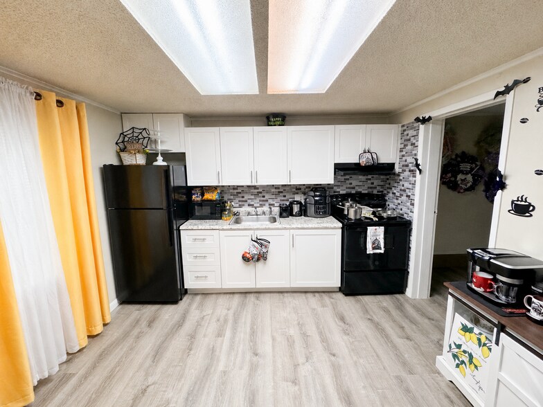 More Photos Of 8103 Glen Hollow Dr, Glen Burnie Apartments For Sale