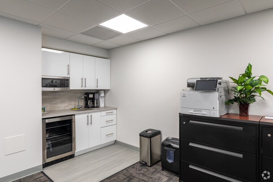 More Photos Of 83 East Ave, Norwalk Medical For Lease