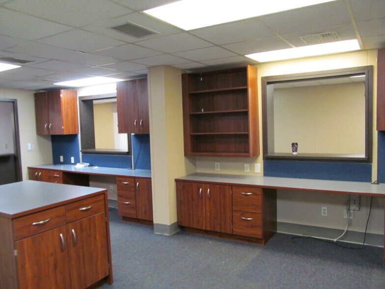 More Photos Of 5727 Strathmoor Dr, Rockford Medical For Sale