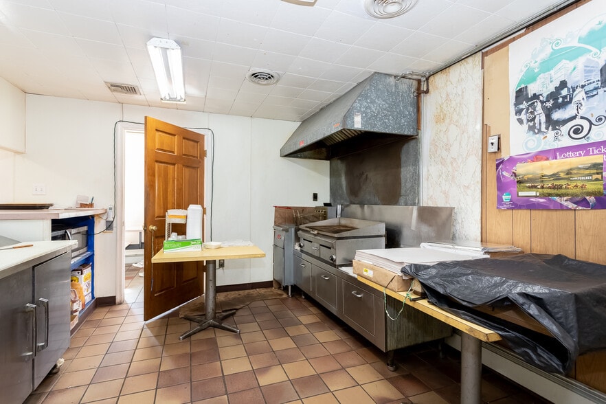 More Photos Of 1401 S Whitford Rd, West Chester Storefront Retail Residential For Sale