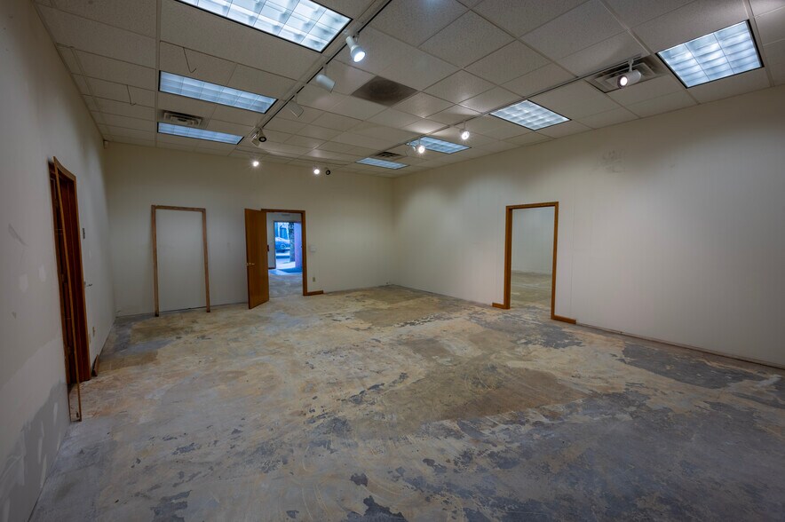 More Photos Of 1301-1305 SE Grand Ave, Portland Storefront For Lease