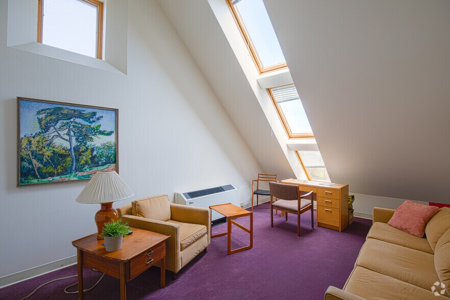 More Photos Of 10 Langley Rd, Newton Office For Sale