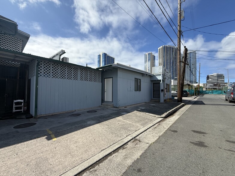 More Photos Of 1303 Rycroft St, Honolulu Restaurant For Lease