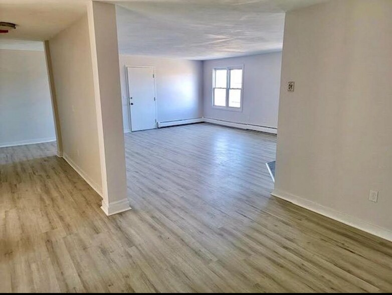 More Photos Of 60 Washington St, Bristol Apartments For Sale