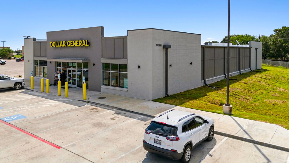 More Photos Of 3416 West Loop, El Campo Freestanding For Sale