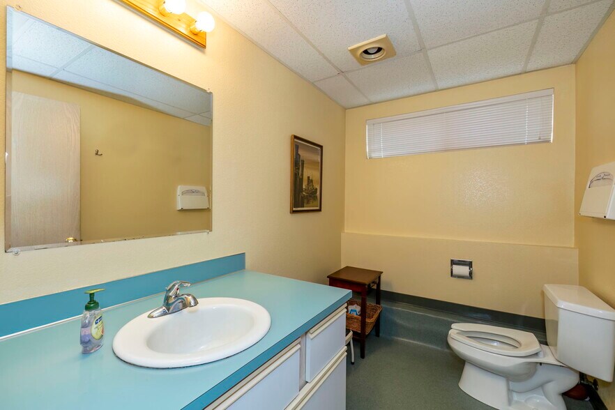 More Photos Of 104 Tremont Ave, Port Orchard Medical For Sale